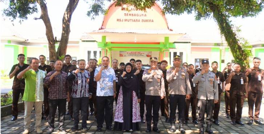 Kegiatan pembinaan dan pemeriksaan anggota Satuan Pengamanan (Satpam)